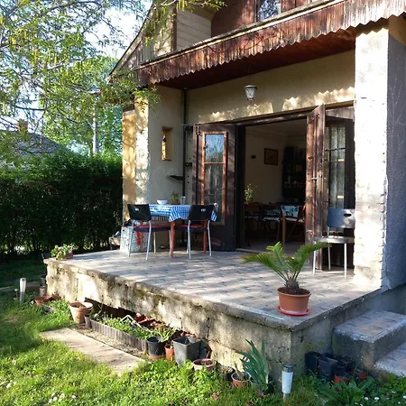 Kisfaludy House شقة *